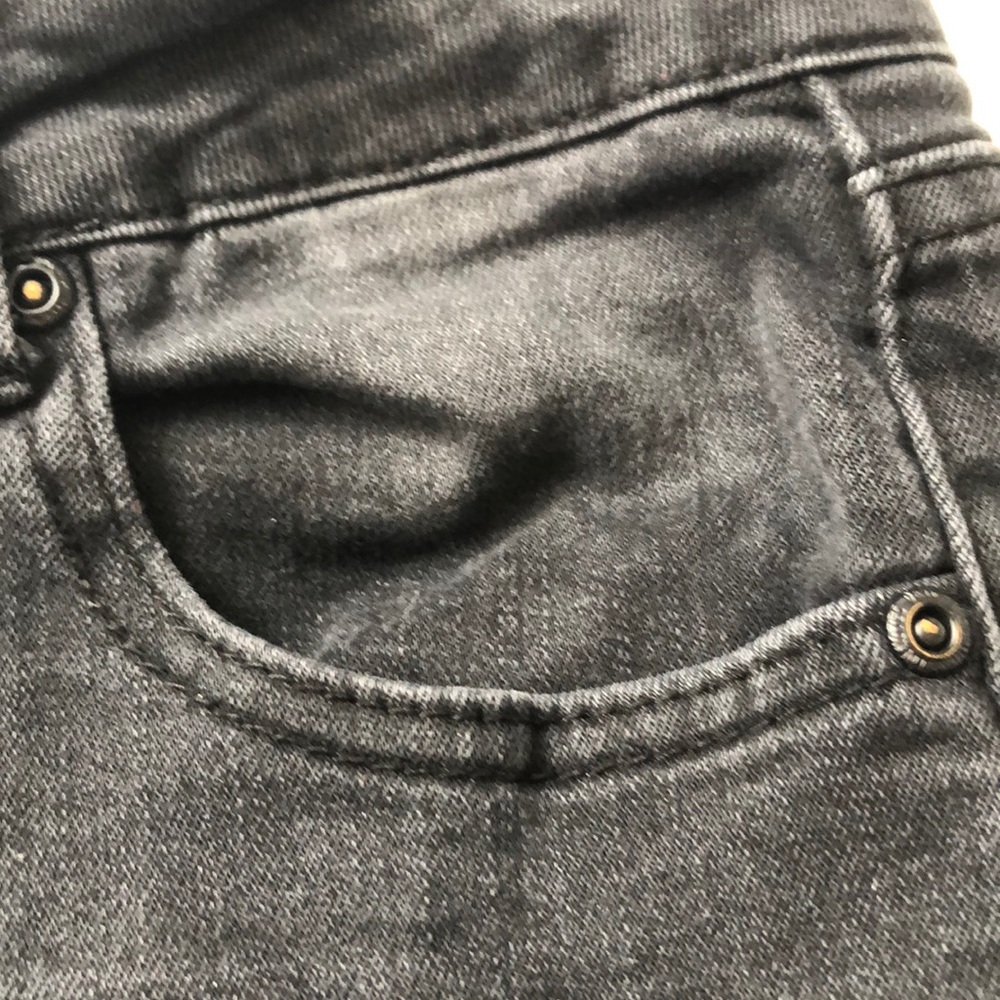 Mid-rise Distressed Black Skinny Jeans - Picture 5 of 10